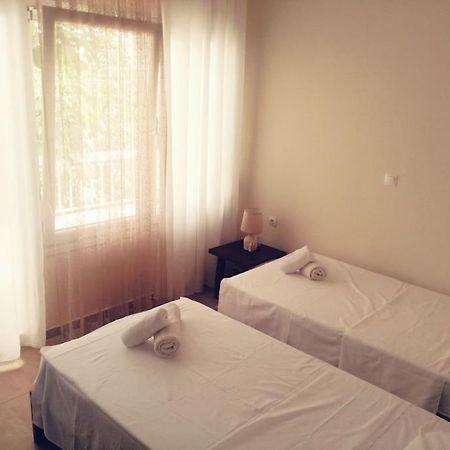 3 Room Apartment By The Beach - Free Parking Peraía Dış mekan fotoğraf